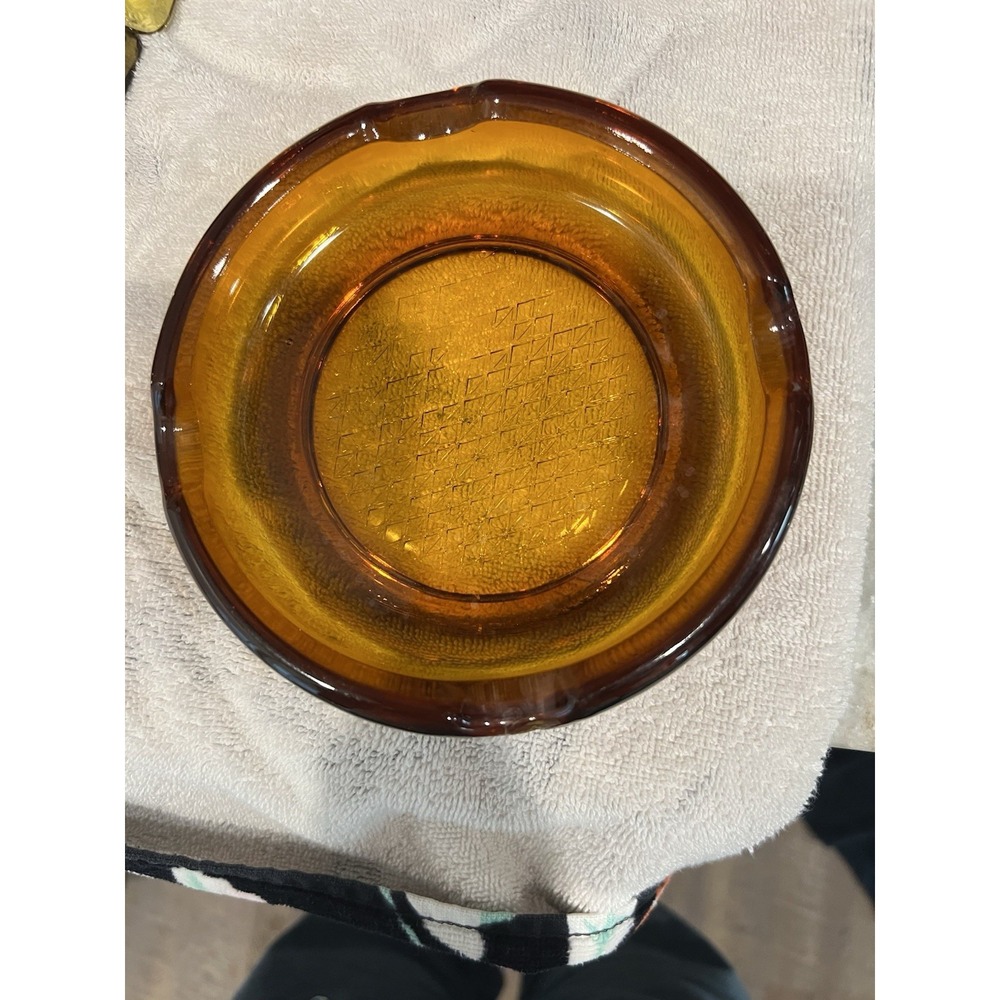 Amber Glass Round Ashtray Pressed Art Glass Glossy Decorative 4 Rests